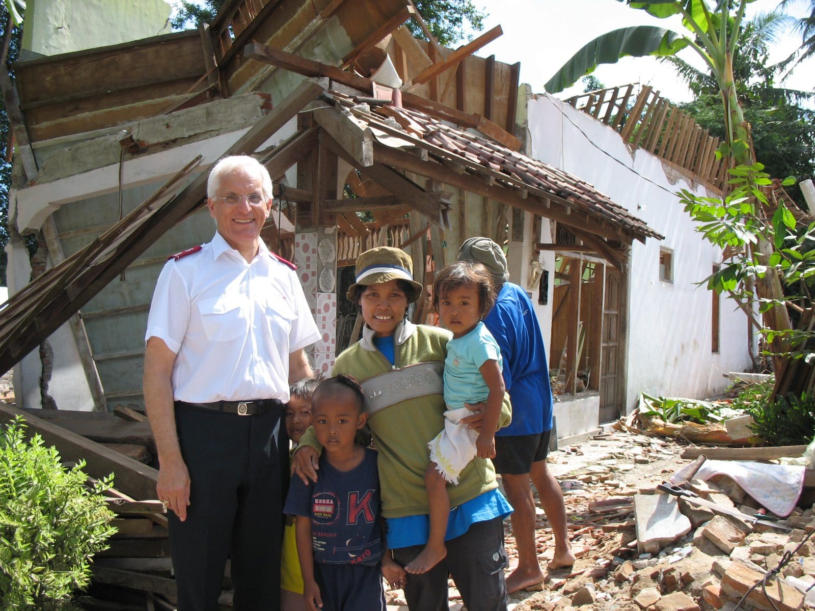 Siti Maimuah and children